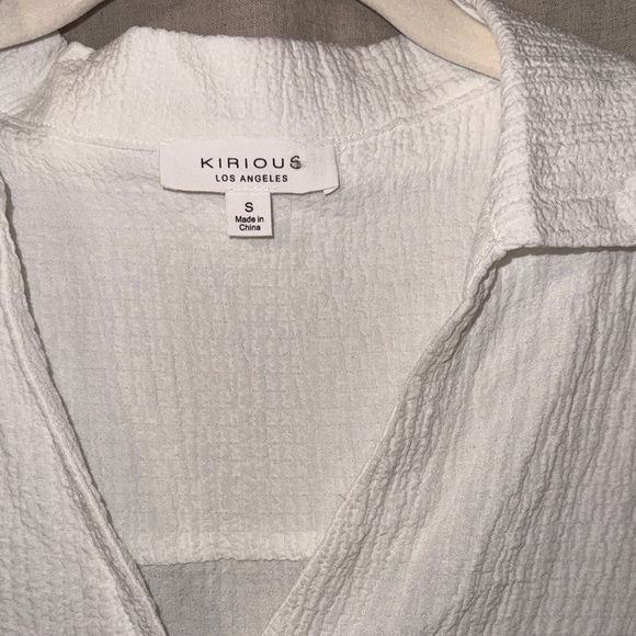 Women’s White Cropped Button-Front Shirt with Relaxed Collar - Picture 6 of 6